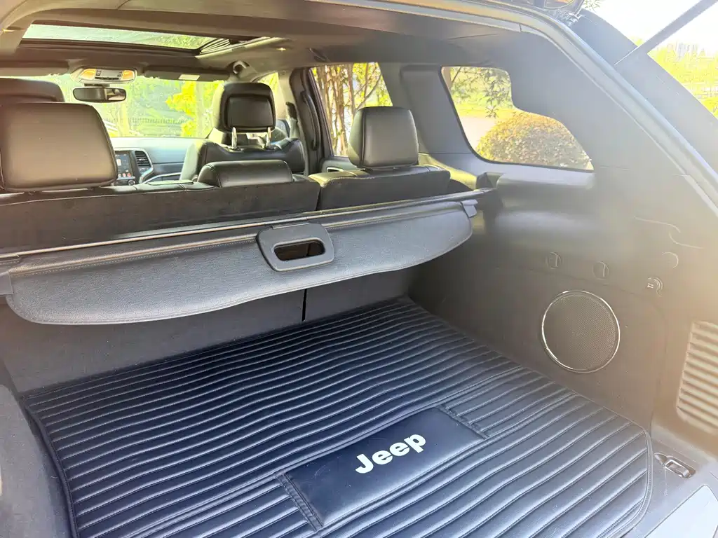 Jeep Grand Cherokee (Import) — фото 13