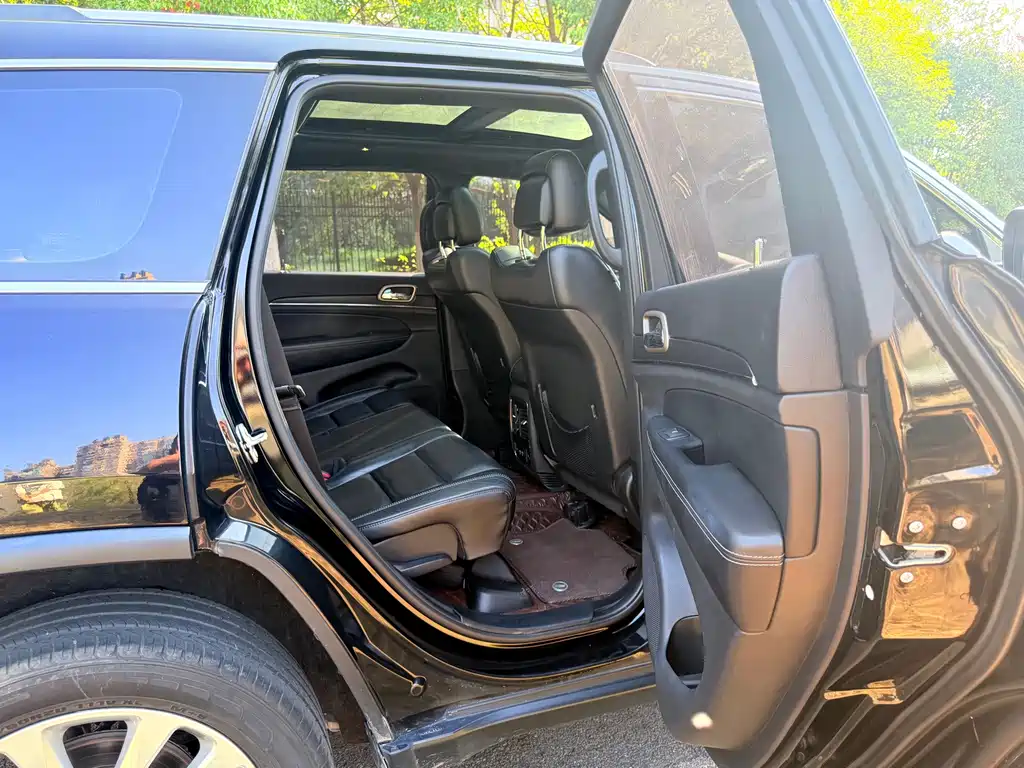 Jeep Grand Cherokee (Import) — фото 14