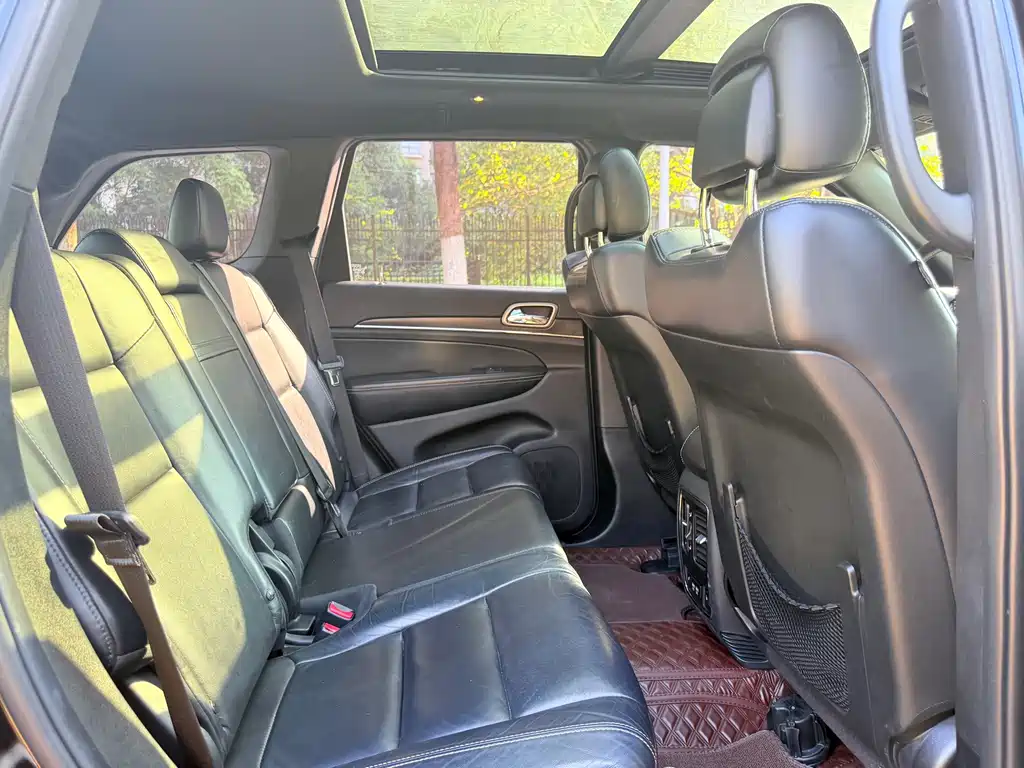 Jeep Grand Cherokee (Import) — фото 15