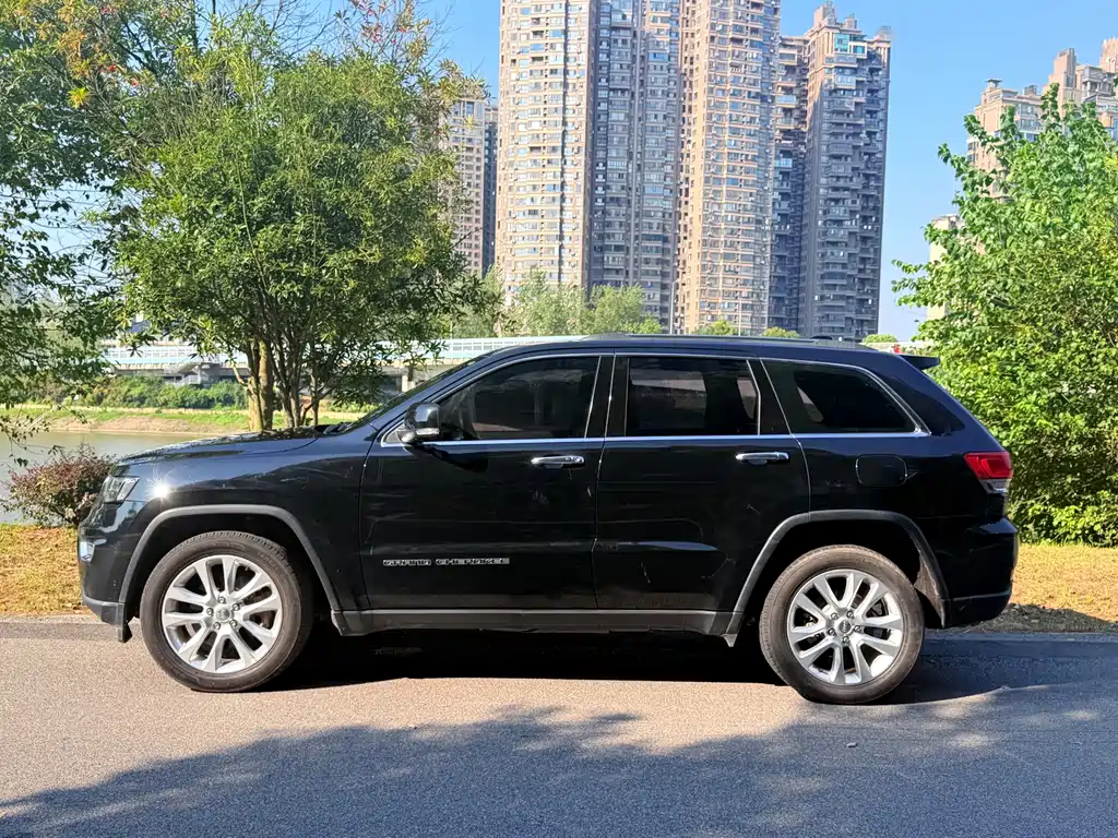 Jeep Grand Cherokee (Import) — фото 4