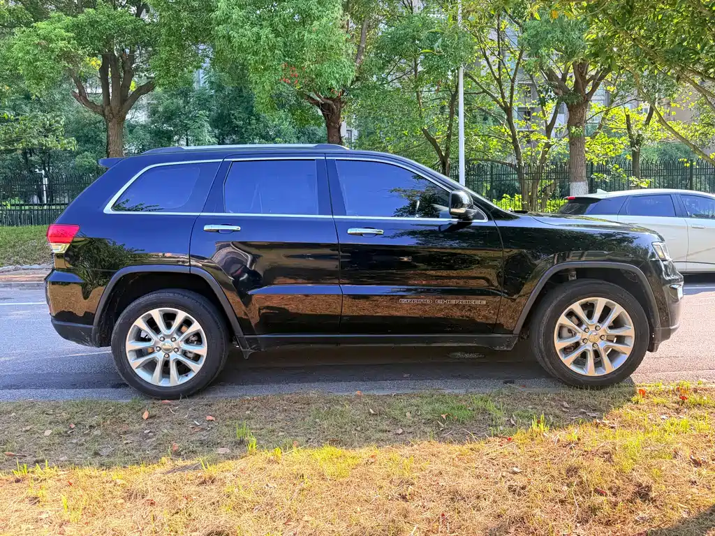 Jeep Grand Cherokee (Import) — фото 7