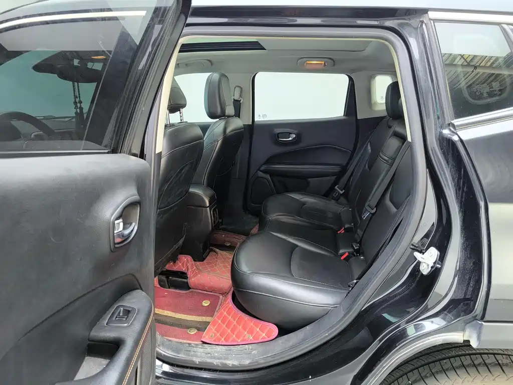 Jeep Compass — фото 6