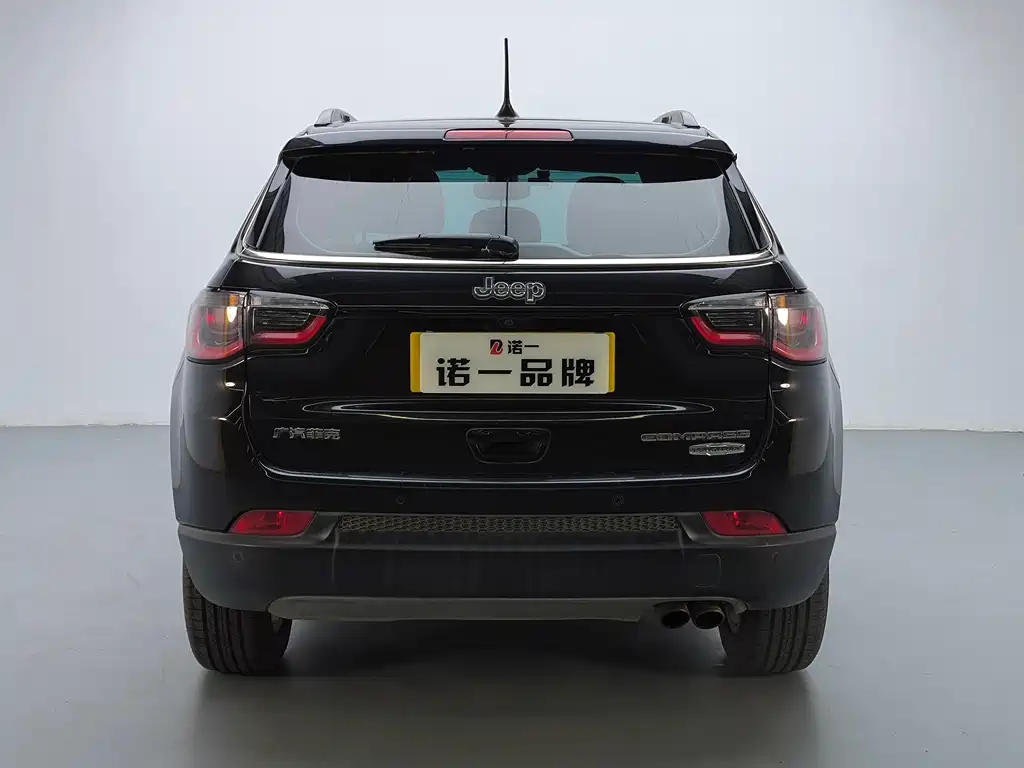 Jeep Compass — фото 9