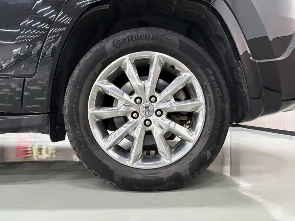 Jeep Cherokee — фото 17
