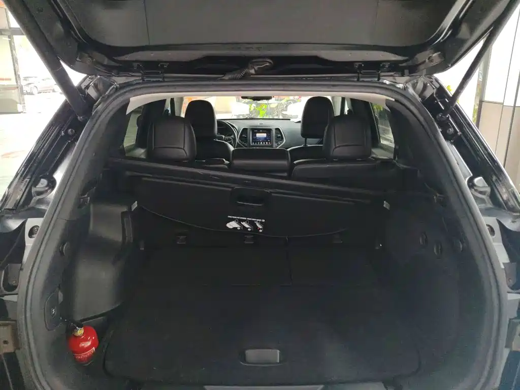 Jeep Cherokee — фото 18