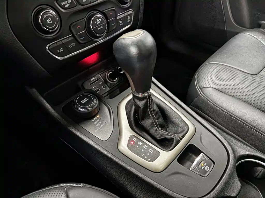 Jeep Cherokee — фото 10