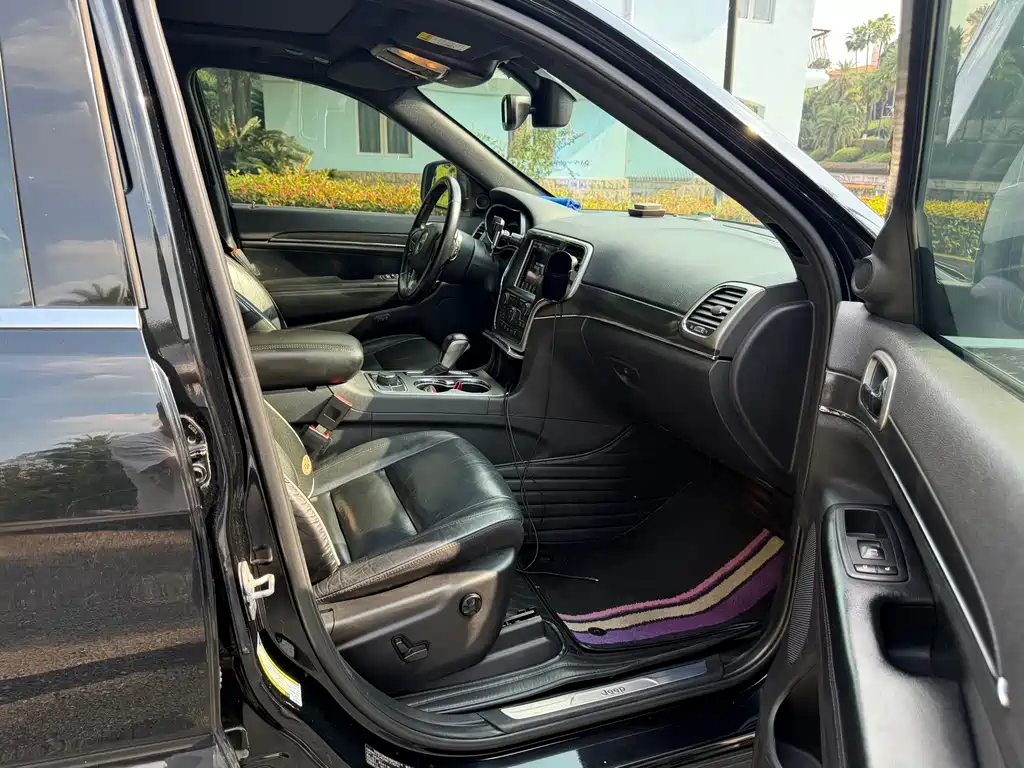 Jeep Grand Cherokee (Import) — фото 15