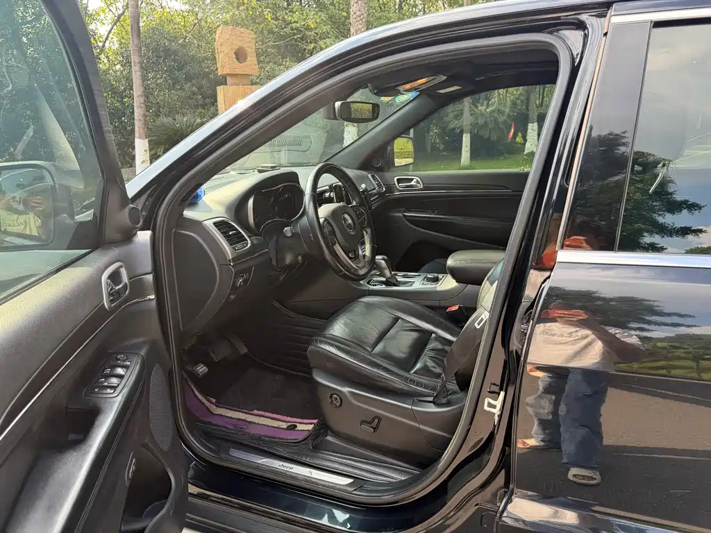 Jeep Grand Cherokee (Import) — фото 9