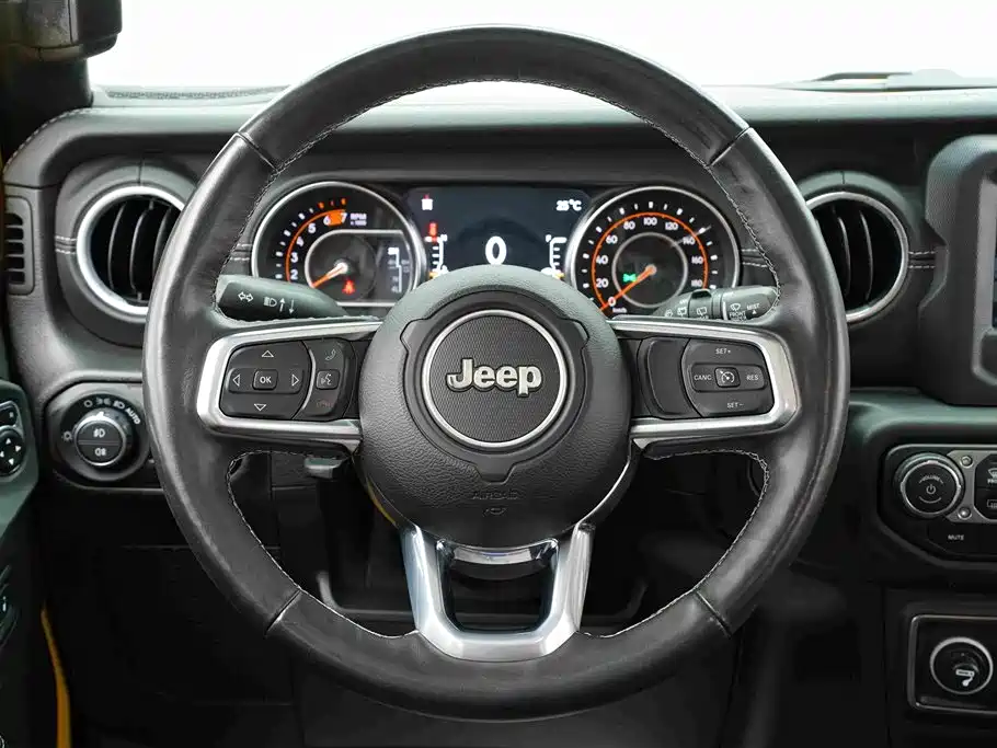 Jeep Wrangler — фото 23
