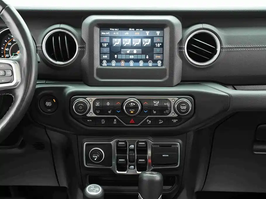 Jeep Wrangler — фото 24