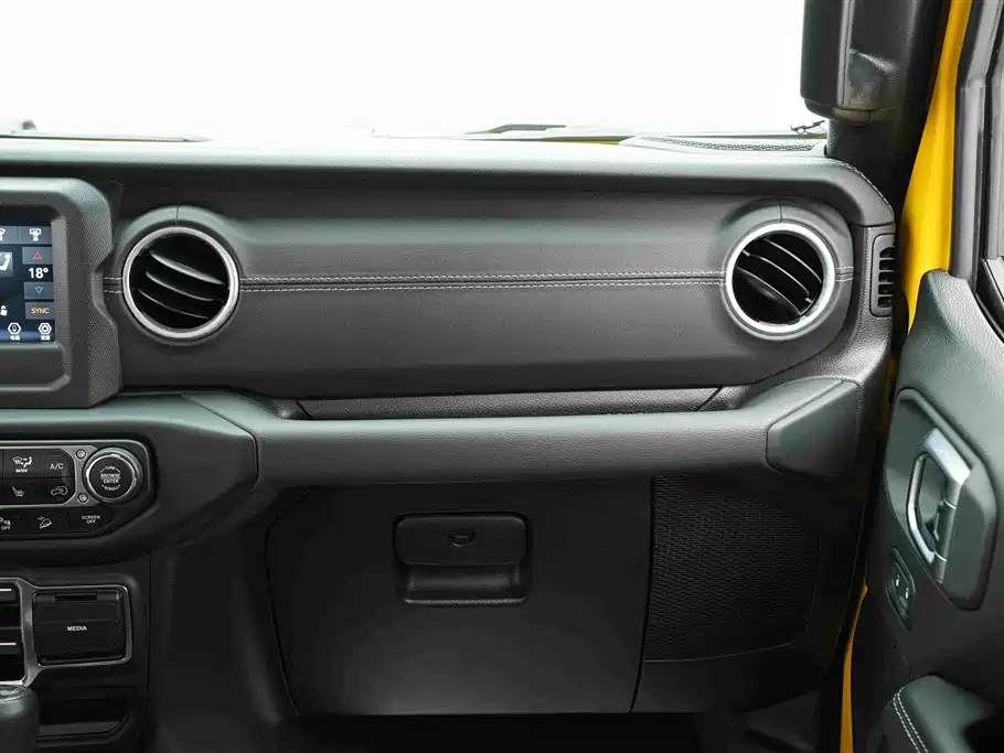 Jeep Wrangler — фото 25