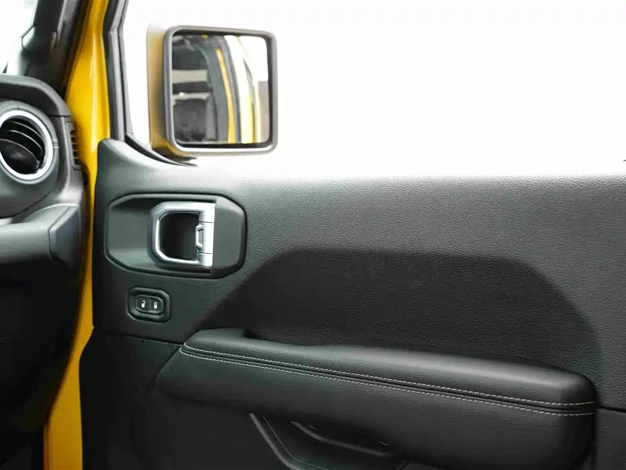 Jeep Wrangler — фото 26