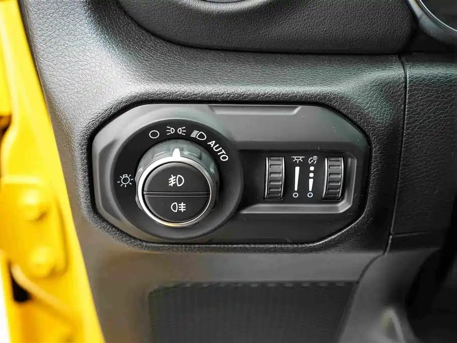 Jeep Wrangler — фото 28
