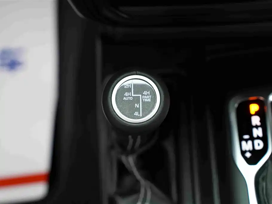 Jeep Wrangler — фото 32