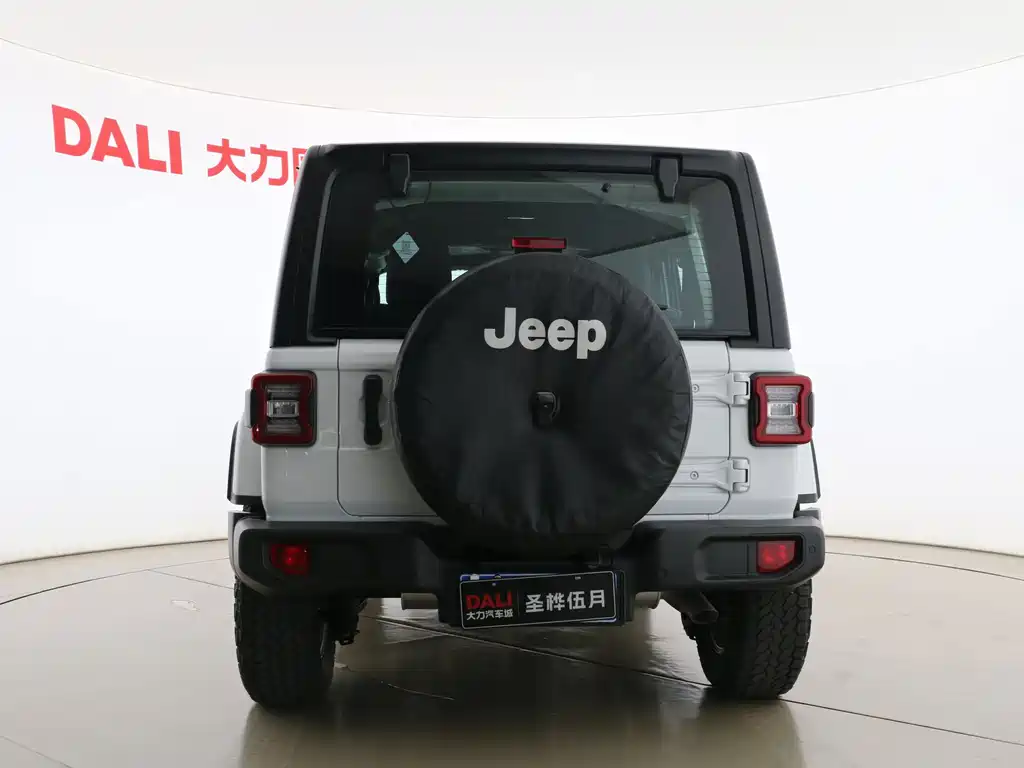 Jeep Wrangler — фото 13