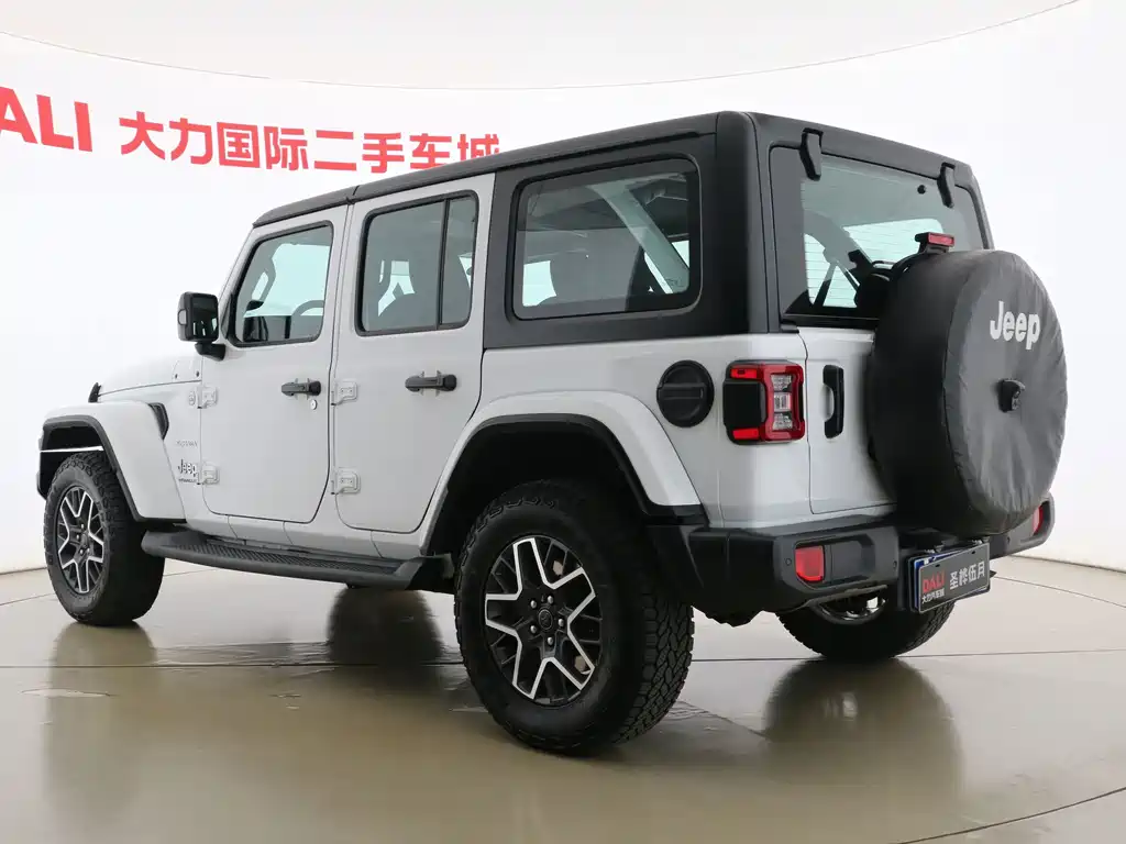 Jeep Wrangler — фото 14