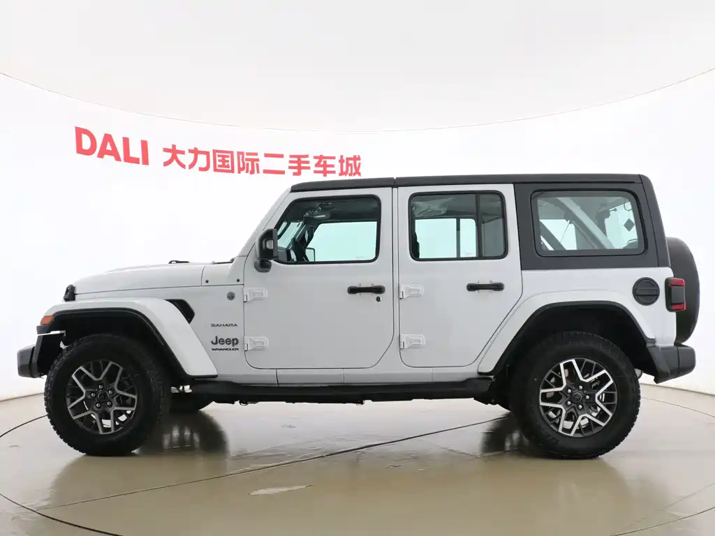 Jeep Wrangler — фото 15
