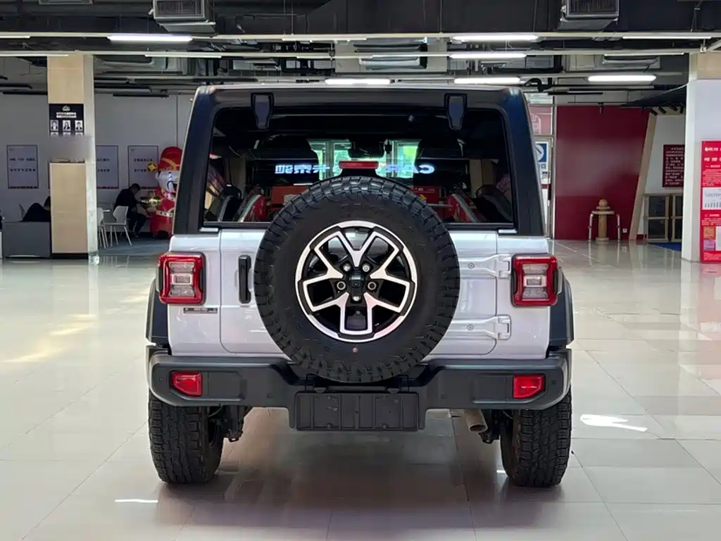 Jeep Wrangler — фото 6