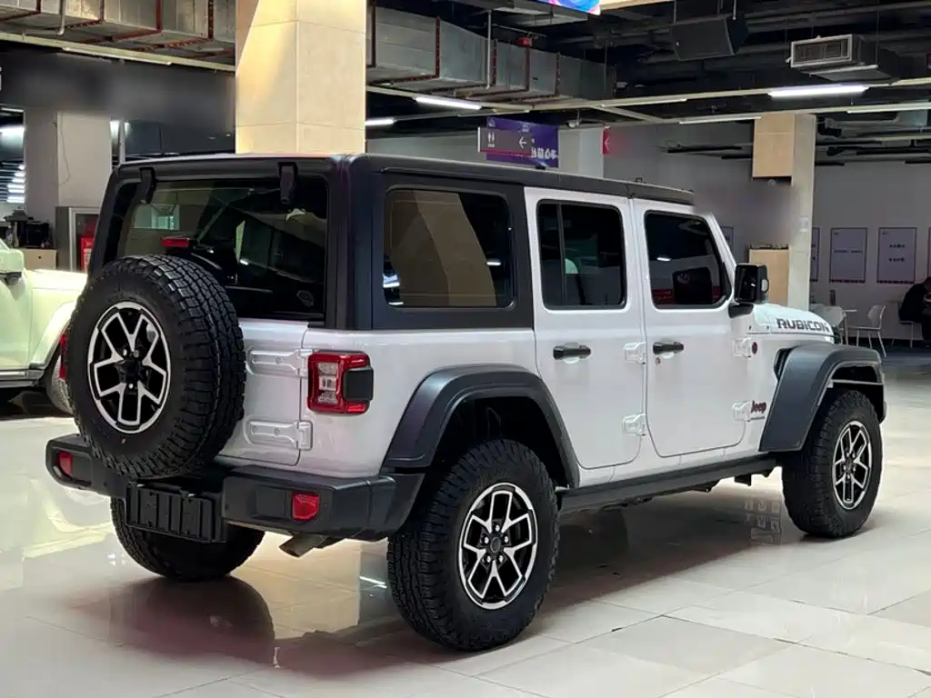Jeep Wrangler — фото 7