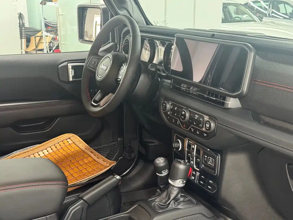Jeep Wrangler — фото 9