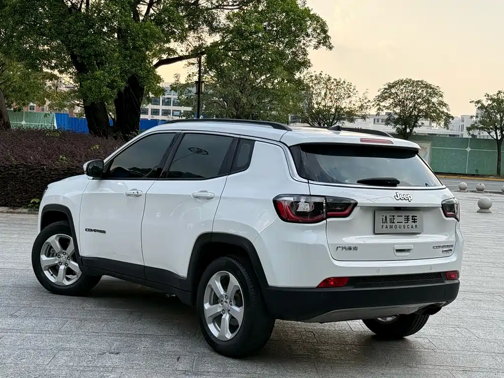 Jeep Compass — фото 15