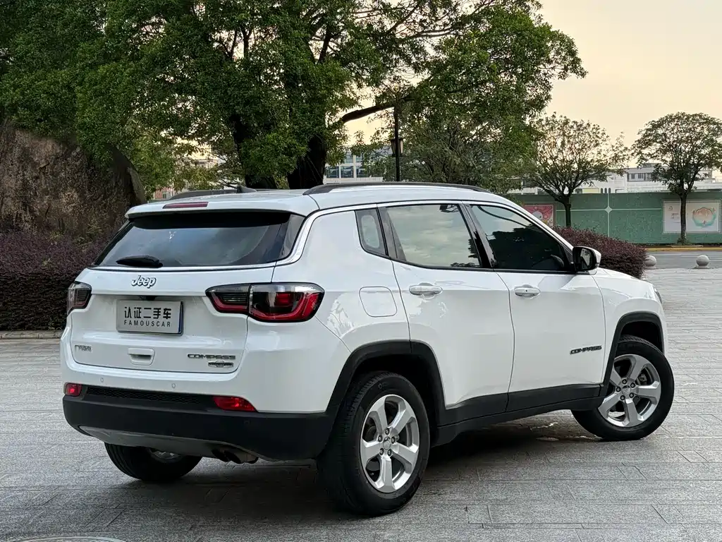 Jeep Compass — фото 17