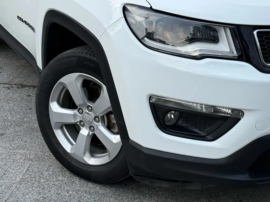 Jeep Compass — фото 18