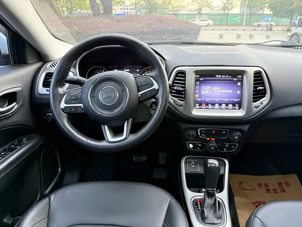 Jeep Compass — фото 8