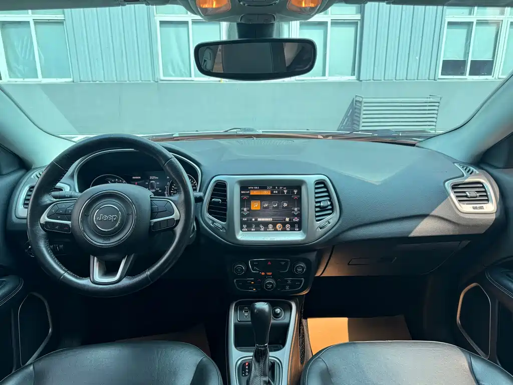 Jeep Compass — фото 13