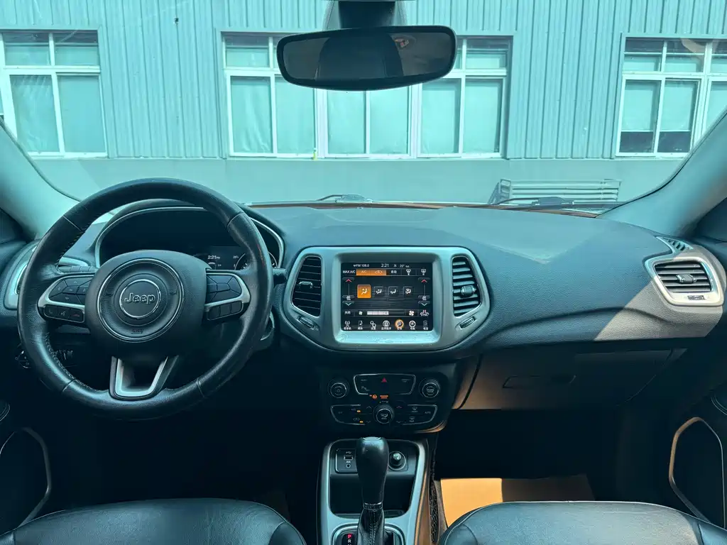 Jeep Compass — фото 14