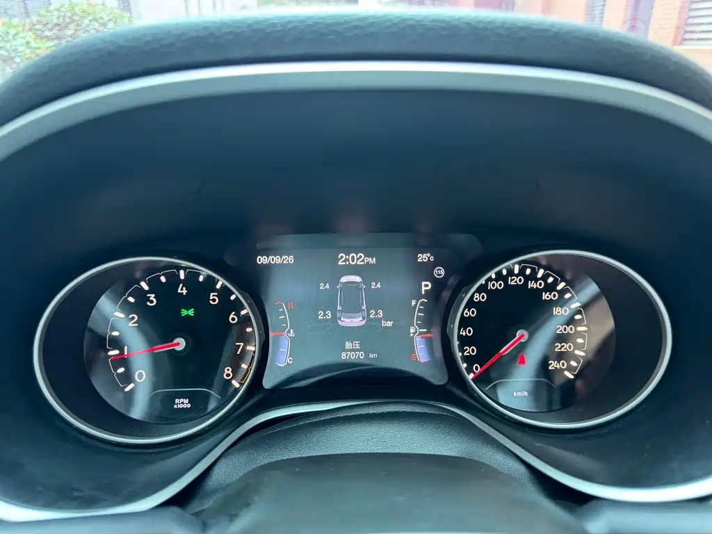 Jeep Compass — фото 15