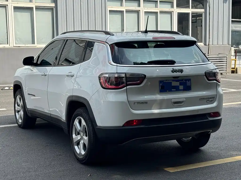 Jeep Compass — фото 5