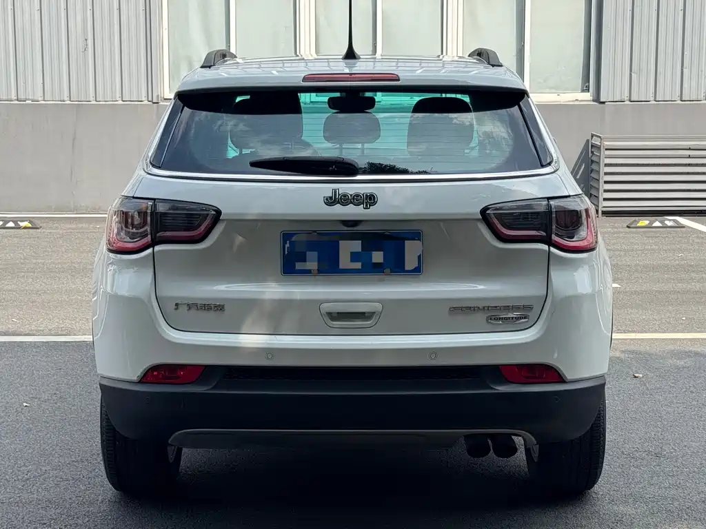 Jeep Compass — фото 6