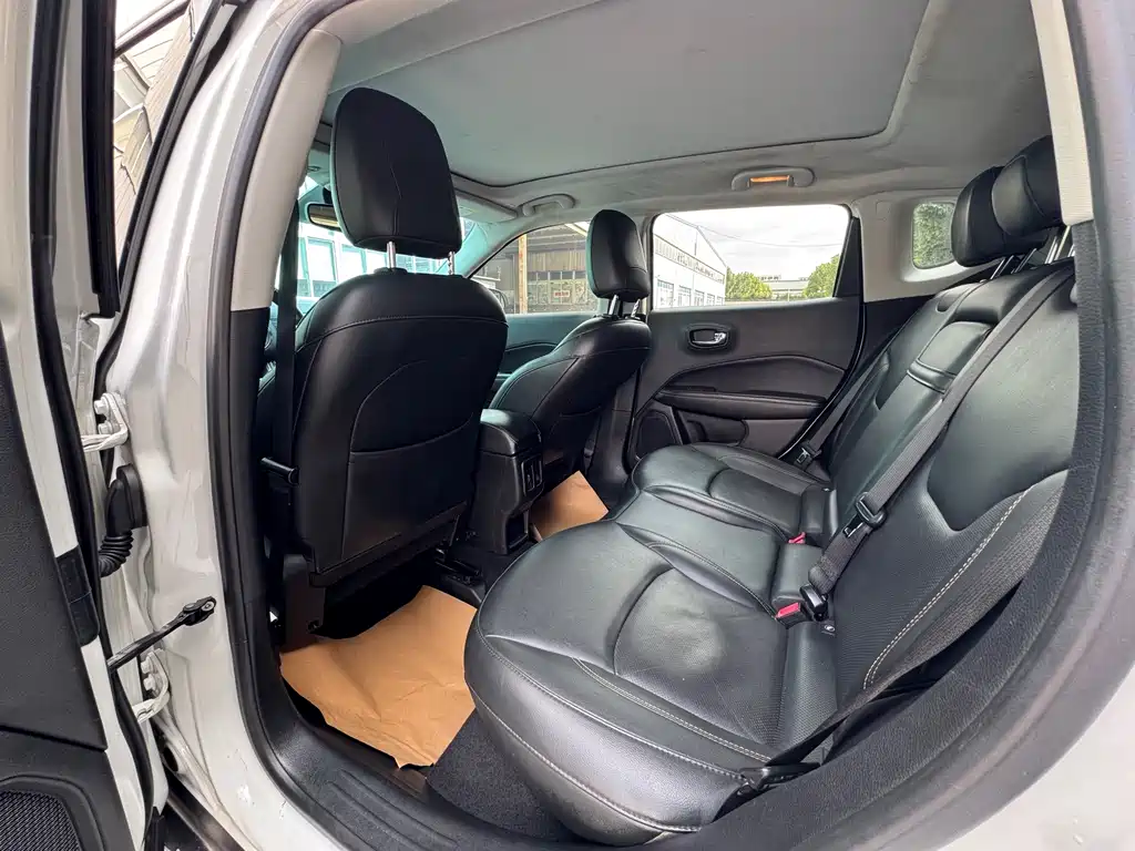 Jeep Compass — фото 8