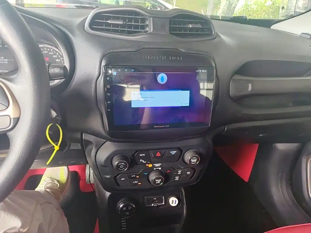 Jeep Renegade — фото 13