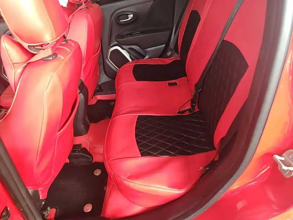 Jeep Renegade — фото 17