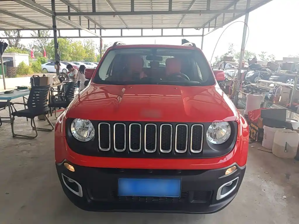Jeep Renegade — фото 3