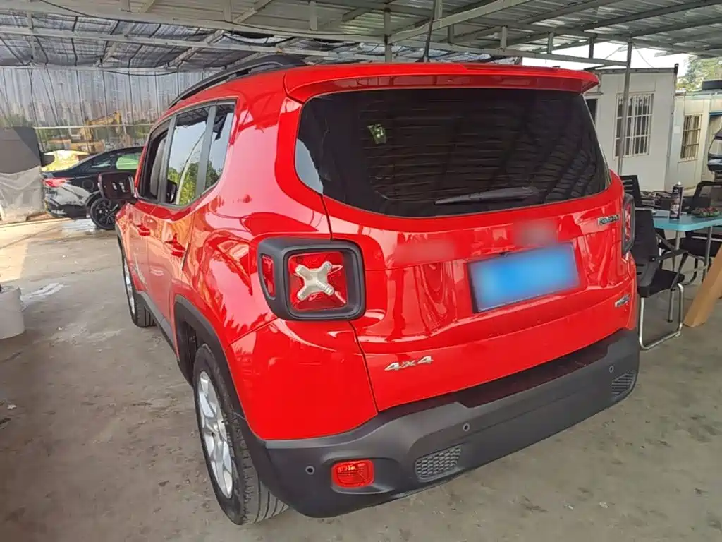 Jeep Renegade — фото 5