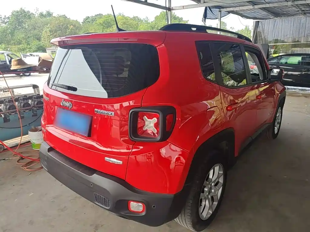 Jeep Renegade — фото 7
