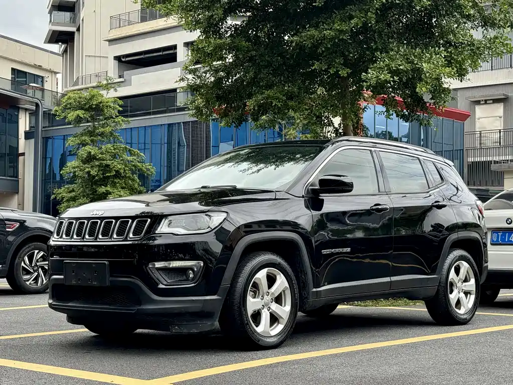 Jeep Compass — фото 2