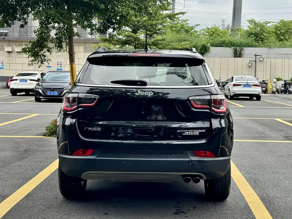 Jeep Compass — фото 13