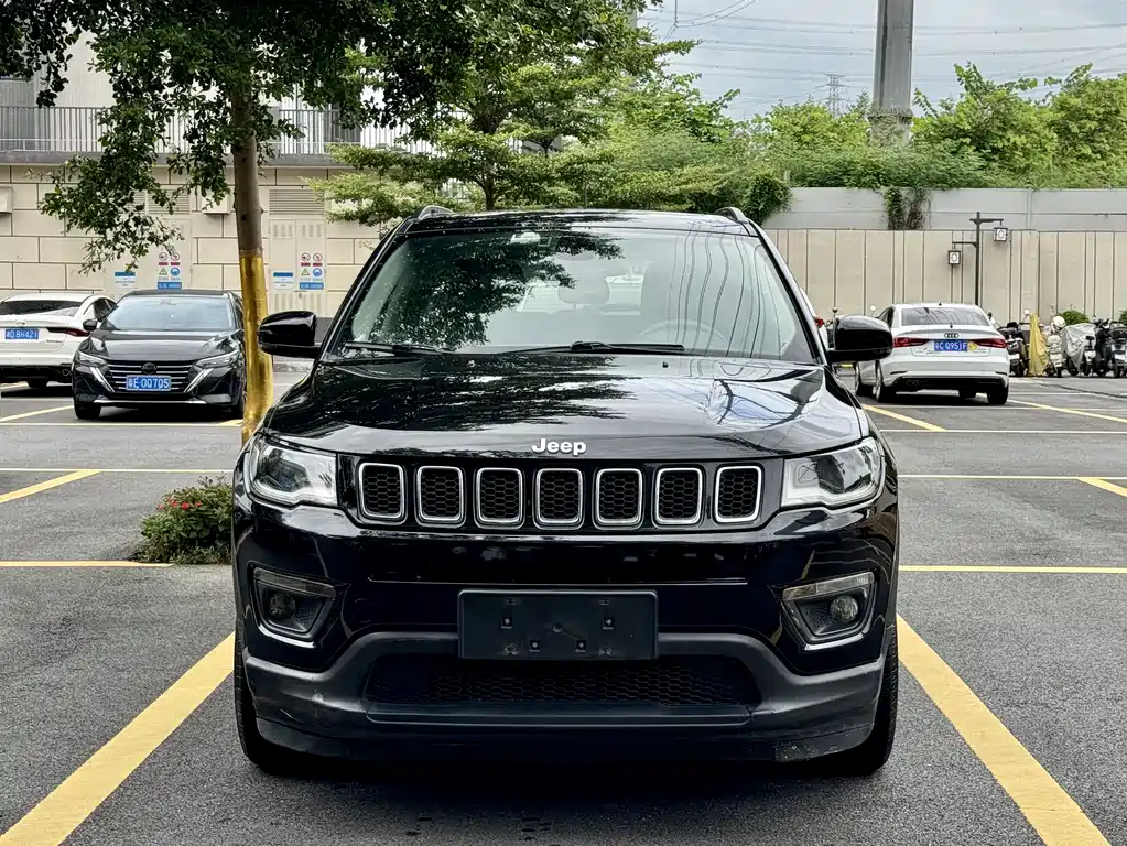 Jeep Compass — фото 14