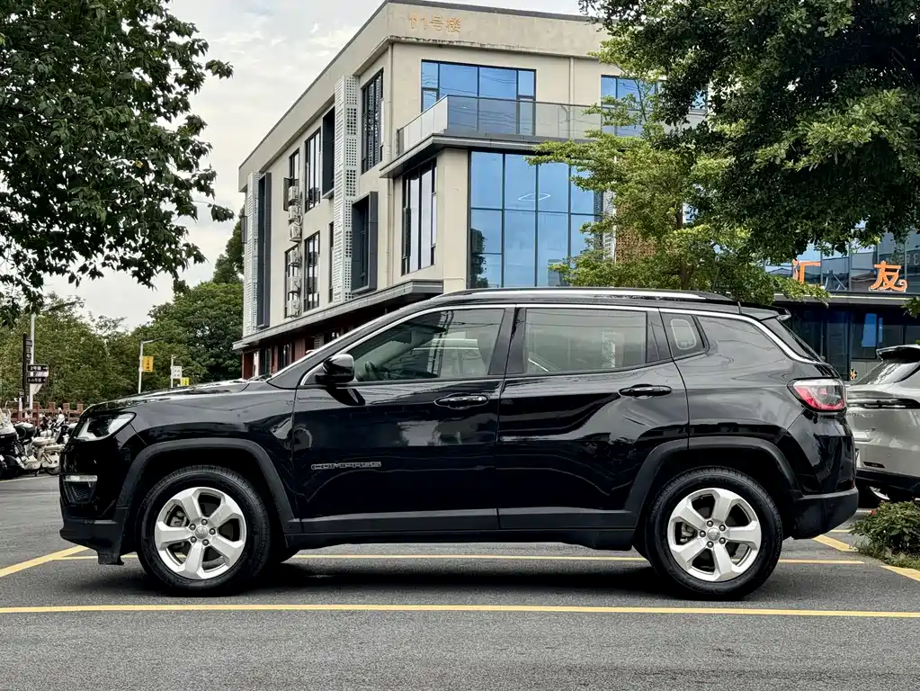 Jeep Compass — фото 4
