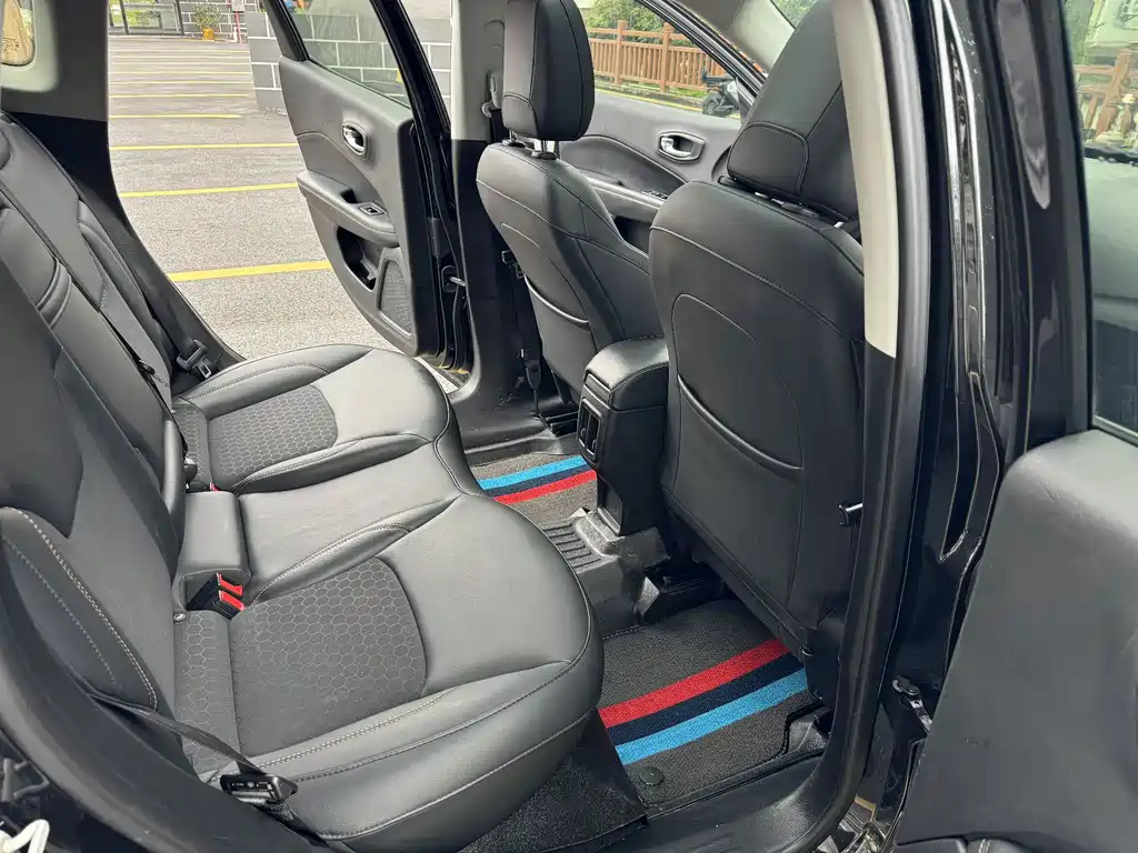 Jeep Compass — фото 6