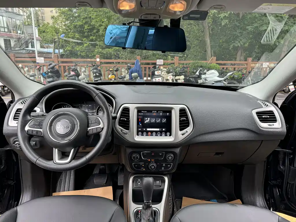 Jeep Compass — фото 9