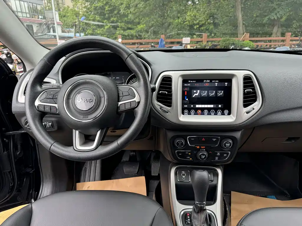 Jeep Compass — фото 10