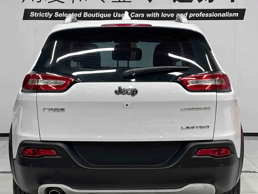 Jeep Cherokee — фото 6