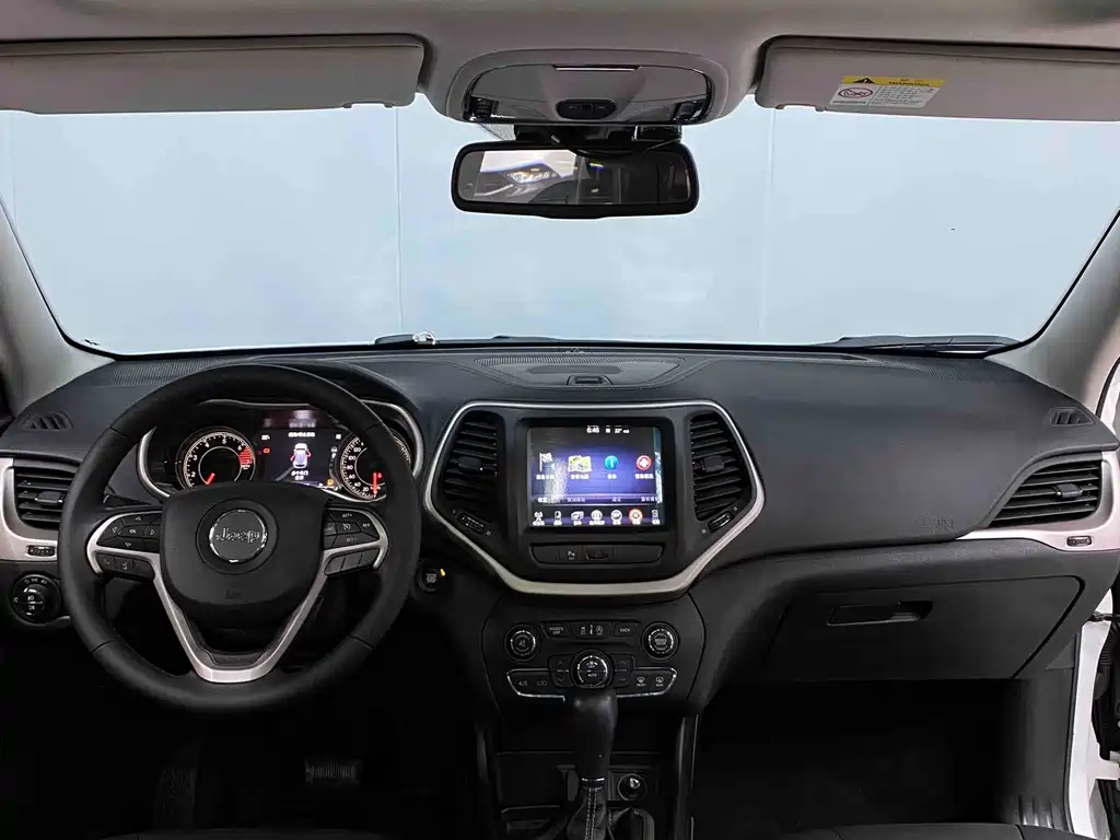 Jeep Cherokee — фото 9