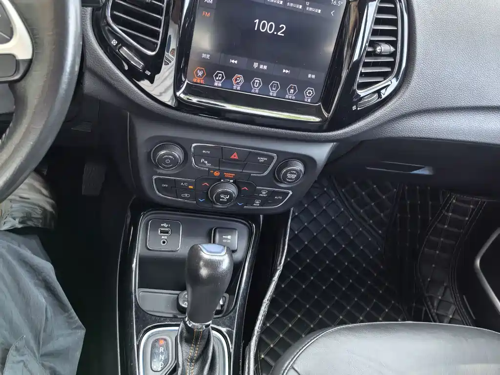 Jeep Compass — фото 3