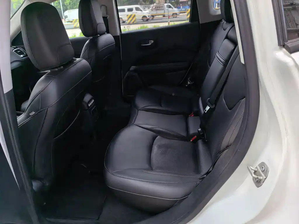 Jeep Compass — фото 4